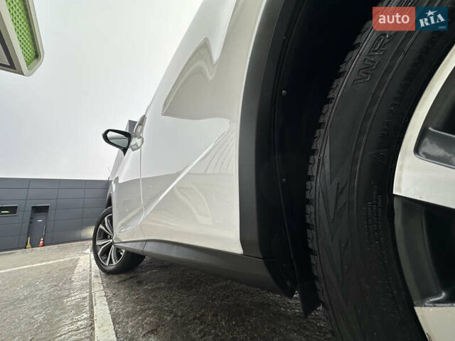 Белый Лексус РХ, объемом двигателя 3.5 л и пробегом 143 тыс. км за 33500 $, фото 70 на Automoto.ua