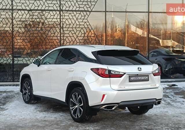 Белый Лексус РХ, объемом двигателя 2 л и пробегом 38 тыс. км за 38475 $, фото 1 на Automoto.ua