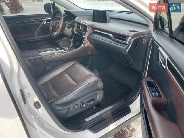 Белый Лексус РХ, объемом двигателя 2 л и пробегом 147 тыс. км за 27700 $, фото 29 на Automoto.ua