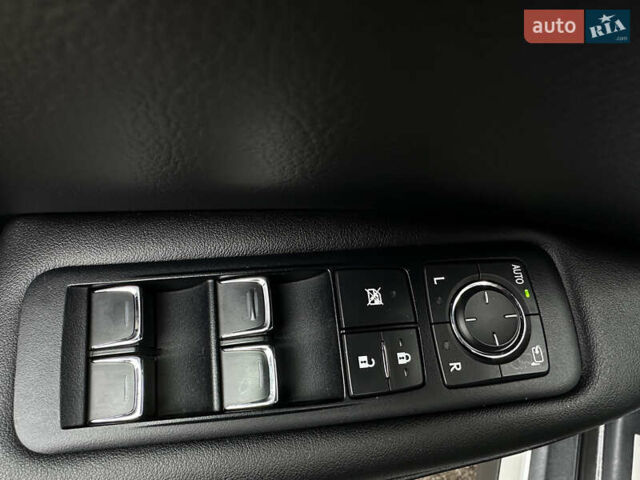 Белый Лексус РХ, объемом двигателя 3.5 л и пробегом 143 тыс. км за 33500 $, фото 96 на Automoto.ua