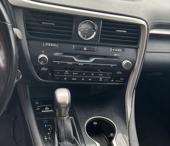 Білий Лексус РХ, об'ємом двигуна 2 л та пробігом 100 тис. км за 32999 $, фото 12 на Automoto.ua