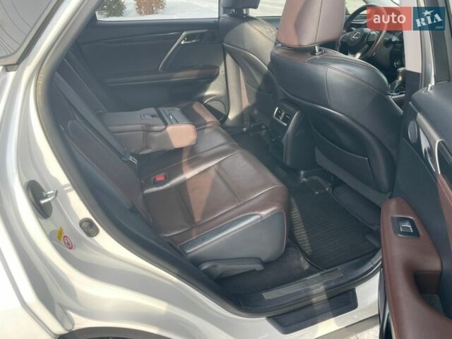 Белый Лексус РХ, объемом двигателя 2 л и пробегом 147 тыс. км за 27700 $, фото 31 на Automoto.ua