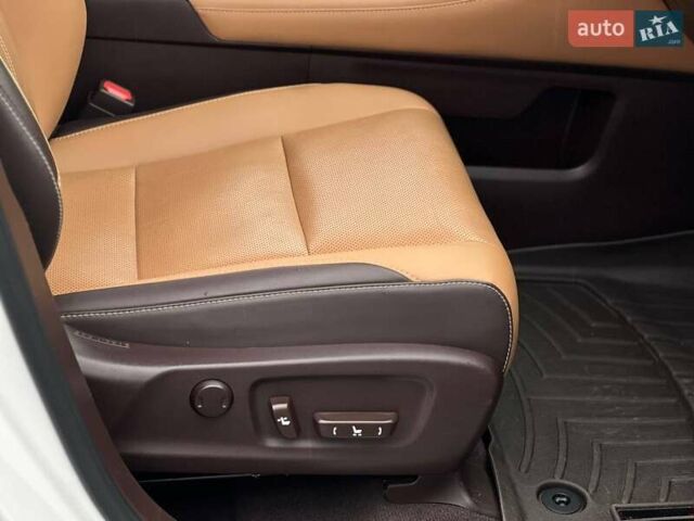 Белый Лексус РХ, объемом двигателя 2 л и пробегом 121 тыс. км за 34999 $, фото 30 на Automoto.ua
