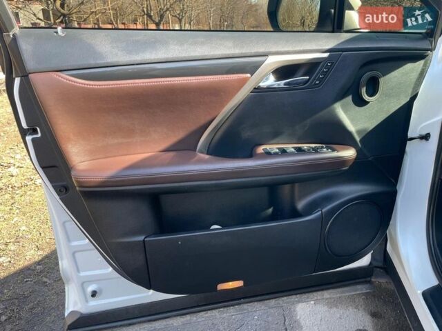 Белый Лексус РХ, объемом двигателя 2 л и пробегом 146 тыс. км за 27500 $, фото 11 на Automoto.ua