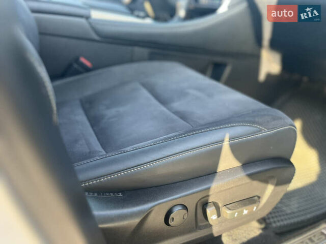 Білий Лексус РХ, об'ємом двигуна 2 л та пробігом 58 тис. км за 33800 $, фото 21 на Automoto.ua