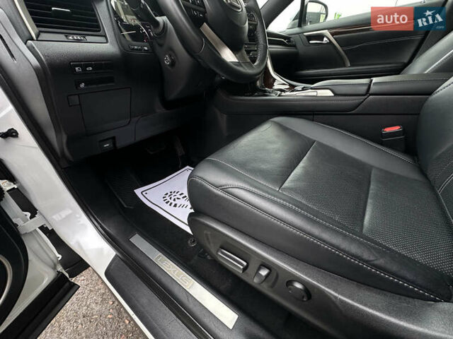 Белый Лексус РХ, объемом двигателя 3.5 л и пробегом 143 тыс. км за 33500 $, фото 100 на Automoto.ua