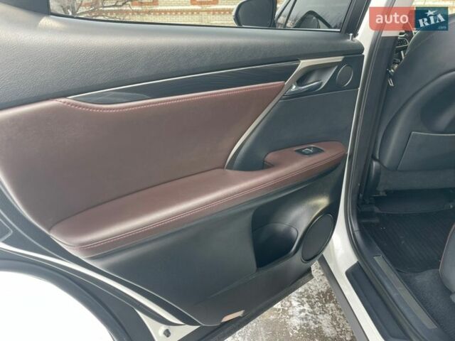 Белый Лексус РХ, объемом двигателя 2 л и пробегом 147 тыс. км за 27700 $, фото 25 на Automoto.ua