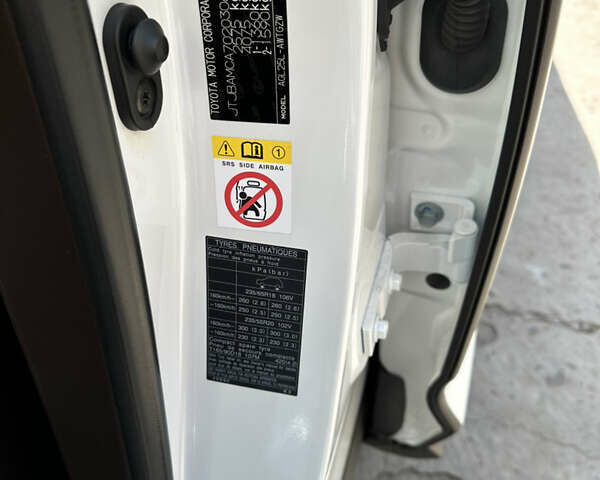 Белый Лексус РХ, объемом двигателя 2 л и пробегом 142 тыс. км за 31000 $, фото 24 на Automoto.ua