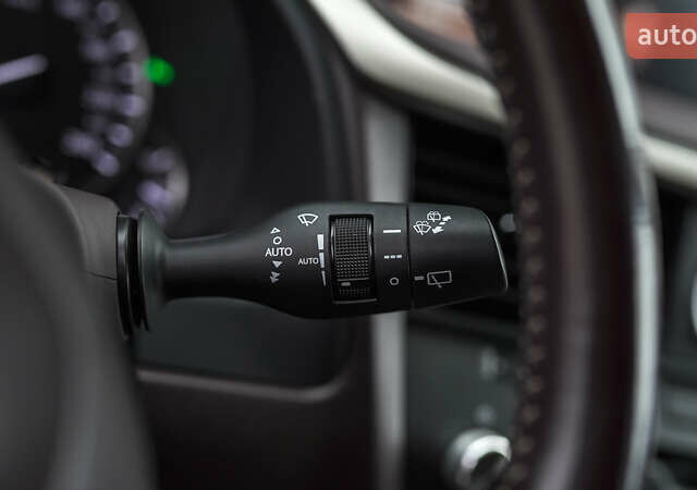 Белый Лексус РХ, объемом двигателя 2 л и пробегом 122 тыс. км за 31403 $, фото 21 на Automoto.ua