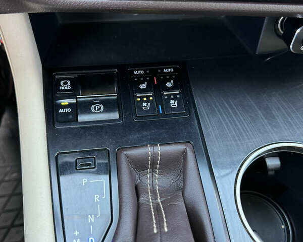 Белый Лексус РХ, объемом двигателя 2 л и пробегом 142 тыс. км за 31000 $, фото 6 на Automoto.ua