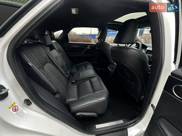 Белый Лексус РХ, объемом двигателя 3.5 л и пробегом 143 тыс. км за 33500 $, фото 138 на Automoto.ua