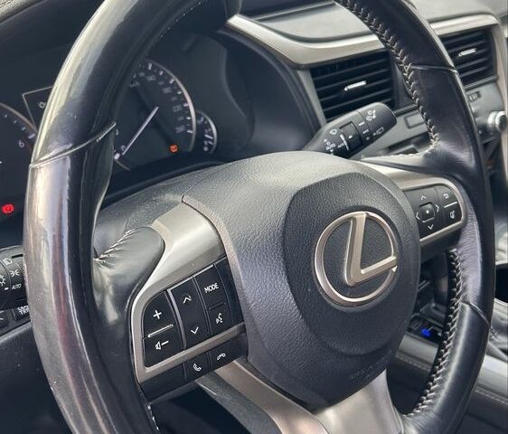 Білий Лексус РХ, об'ємом двигуна 2 л та пробігом 100 тис. км за 32999 $, фото 6 на Automoto.ua