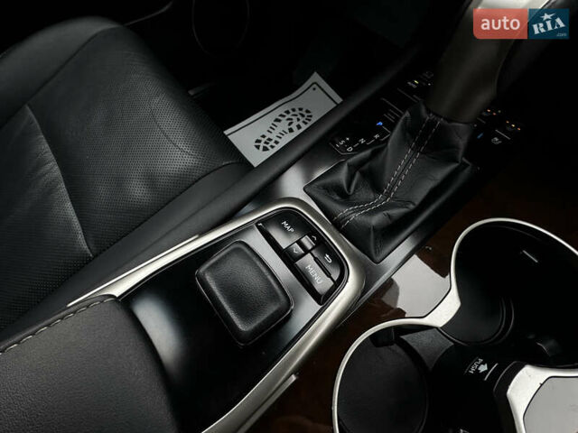 Белый Лексус РХ, объемом двигателя 3.5 л и пробегом 143 тыс. км за 33500 $, фото 160 на Automoto.ua