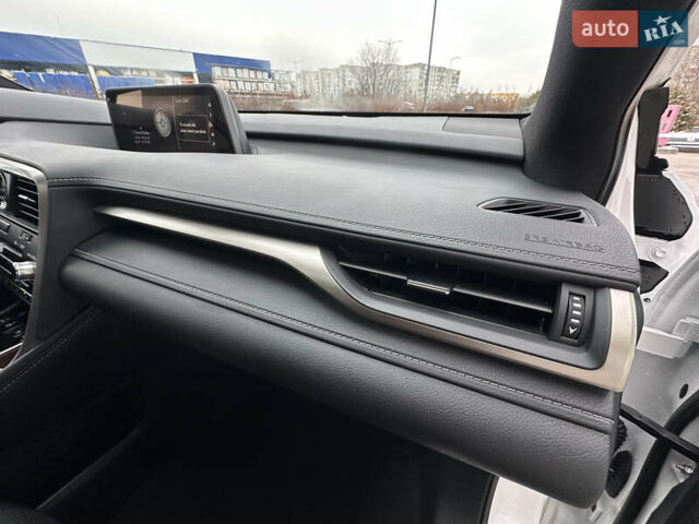 Белый Лексус РХ, объемом двигателя 3.5 л и пробегом 143 тыс. км за 33500 $, фото 165 на Automoto.ua