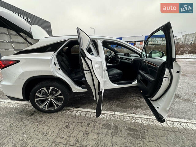 Белый Лексус РХ, объемом двигателя 3.5 л и пробегом 143 тыс. км за 33500 $, фото 142 на Automoto.ua