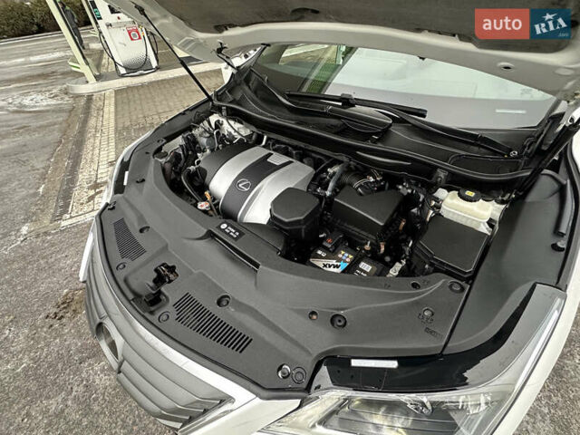 Белый Лексус РХ, объемом двигателя 3.5 л и пробегом 143 тыс. км за 33500 $, фото 176 на Automoto.ua