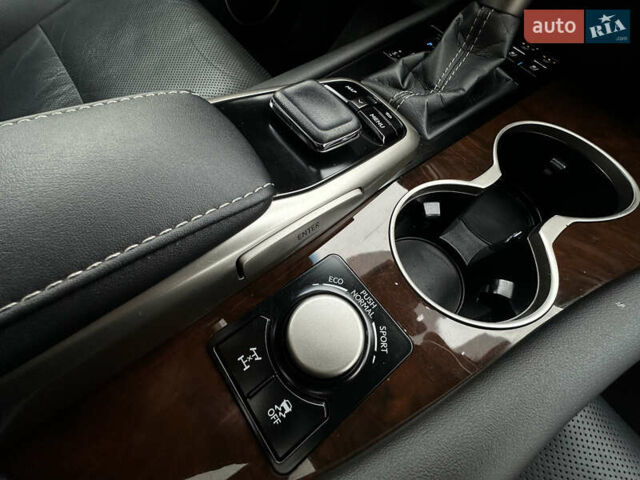 Белый Лексус РХ, объемом двигателя 3.5 л и пробегом 143 тыс. км за 33500 $, фото 158 на Automoto.ua