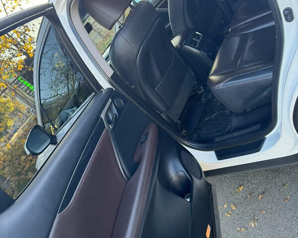 Белый Лексус РХ, объемом двигателя 2 л и пробегом 296 тыс. км за 23700 $, фото 9 на Automoto.ua