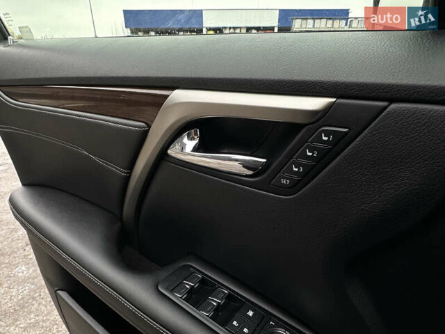 Белый Лексус РХ, объемом двигателя 3.5 л и пробегом 143 тыс. км за 33500 $, фото 93 на Automoto.ua