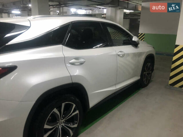 Белый Лексус РХ, объемом двигателя 2 л и пробегом 143 тыс. км за 32500 $, фото 5 на Automoto.ua