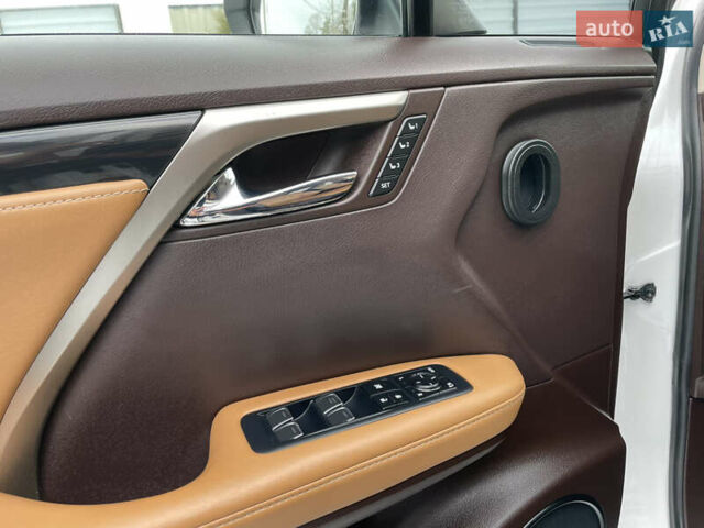 Белый Лексус РХ, объемом двигателя 2 л и пробегом 127 тыс. км за 28700 $, фото 20 на Automoto.ua