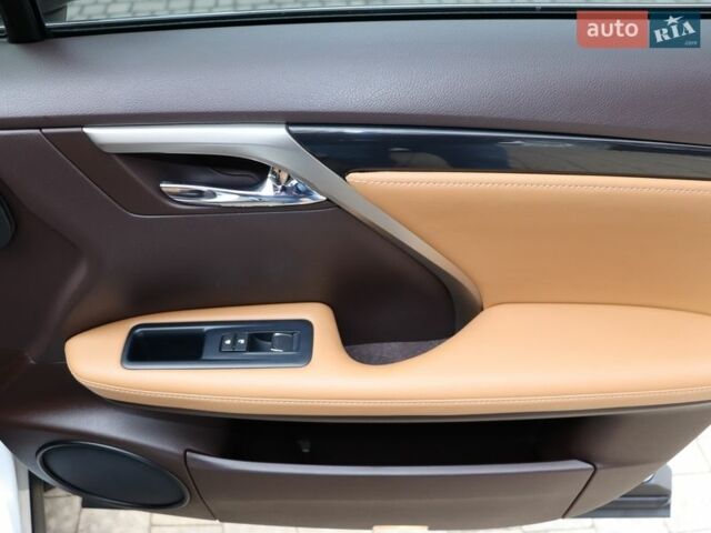 Білий Лексус РХ, об'ємом двигуна 2 л та пробігом 32 тис. км за 39900 $, фото 33 на Automoto.ua