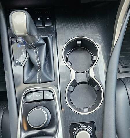 Белый Лексус РХ, объемом двигателя 2 л и пробегом 84 тыс. км за 33800 $, фото 33 на Automoto.ua