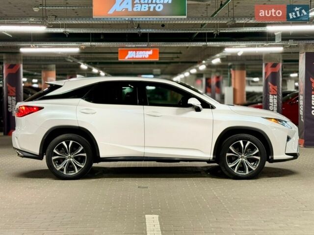 Белый Лексус РХ, объемом двигателя 3.46 л и пробегом 56 тыс. км за 32499 $, фото 2 на Automoto.ua