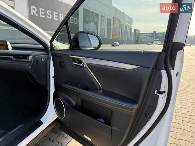 Белый Лексус РХ, объемом двигателя 2 л и пробегом 112 тыс. км за 44000 $, фото 47 на Automoto.ua