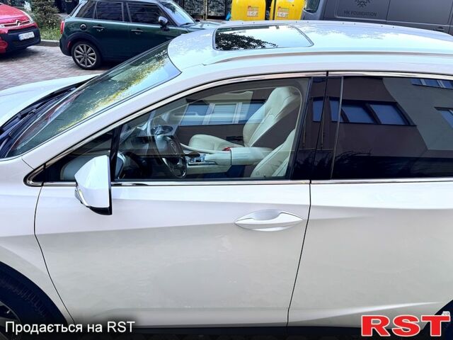 Белый Лексус РХ, объемом двигателя 2 л и пробегом 43 тыс. км за 56000 $, фото 4 на Automoto.ua