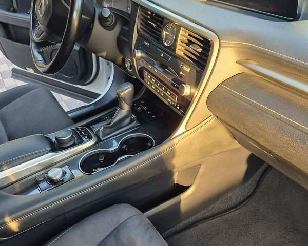 Білий Лексус РХ, об'ємом двигуна 2 л та пробігом 117 тис. км за 36000 $, фото 5 на Automoto.ua