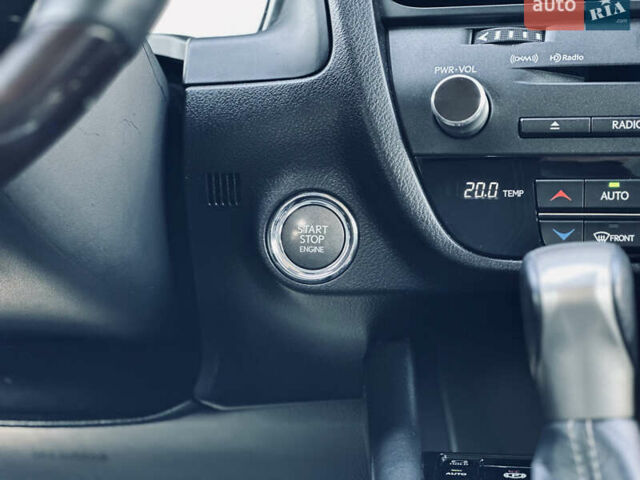 Білий Лексус РХ, об'ємом двигуна 3.46 л та пробігом 125 тис. км за 34000 $, фото 38 на Automoto.ua