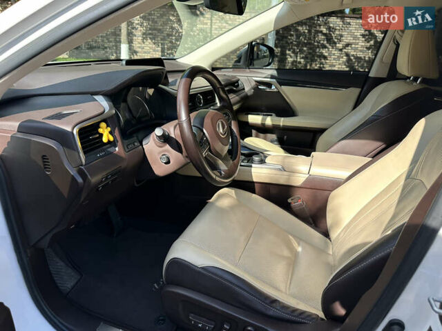 Белый Лексус РХ, объемом двигателя 2 л и пробегом 150 тыс. км за 33200 $, фото 14 на Automoto.ua
