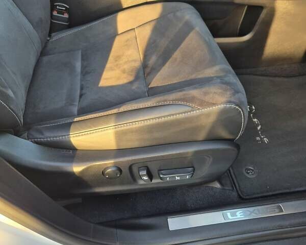 Білий Лексус РХ, об'ємом двигуна 2 л та пробігом 117 тис. км за 36000 $, фото 4 на Automoto.ua