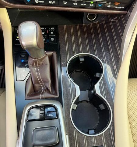 Білий Лексус РХ, об'ємом двигуна 3.46 л та пробігом 77 тис. км за 34000 $, фото 14 на Automoto.ua