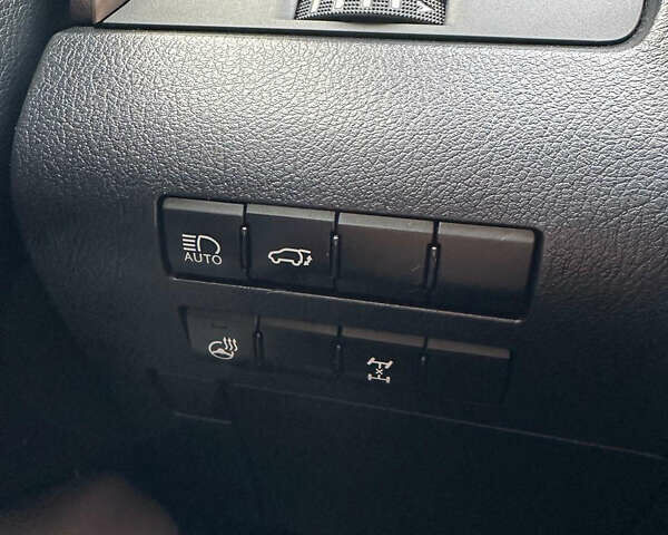 Белый Лексус РХ, объемом двигателя 2 л и пробегом 230 тыс. км за 31000 $, фото 11 на Automoto.ua