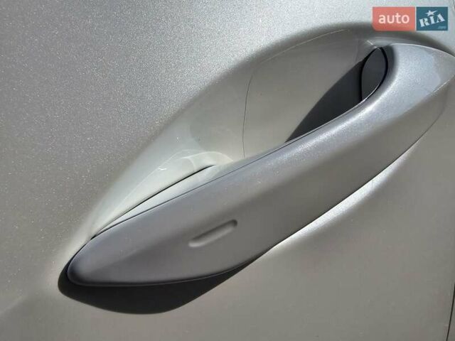 Белый Лексус РХ, объемом двигателя 2 л и пробегом 84 тыс. км за 33800 $, фото 14 на Automoto.ua