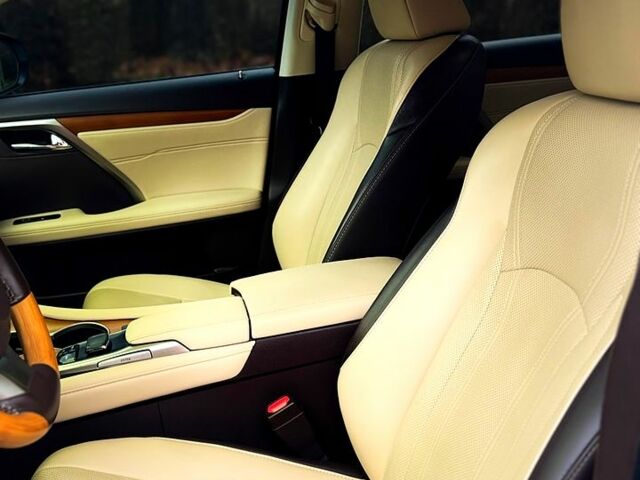 Белый Лексус РХ, объемом двигателя 3.5 л и пробегом 49 тыс. км за 37000 $, фото 11 на Automoto.ua