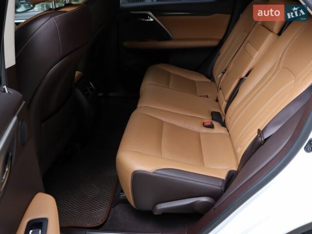 Білий Лексус РХ, об'ємом двигуна 2 л та пробігом 32 тис. км за 39900 $, фото 43 на Automoto.ua