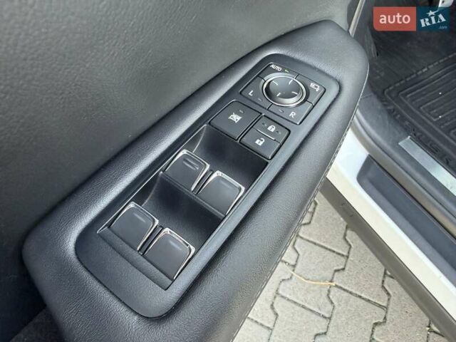 Белый Лексус РХ, объемом двигателя 2 л и пробегом 112 тыс. км за 44000 $, фото 60 на Automoto.ua