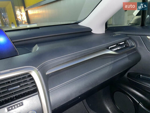 Білий Лексус РХ, об'ємом двигуна 2 л та пробігом 52 тис. км за 42500 $, фото 43 на Automoto.ua