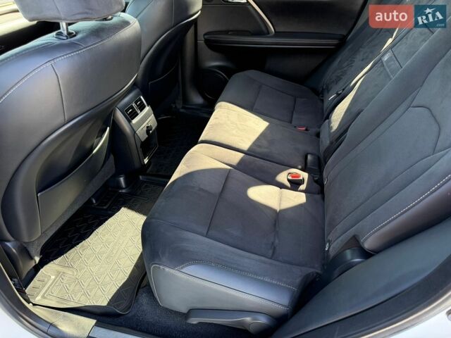 Белый Лексус РХ, объемом двигателя 2 л и пробегом 142 тыс. км за 29900 $, фото 31 на Automoto.ua