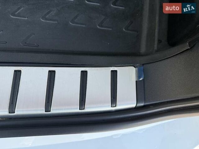 Белый Лексус РХ, объемом двигателя 2 л и пробегом 112 тыс. км за 44000 $, фото 24 на Automoto.ua