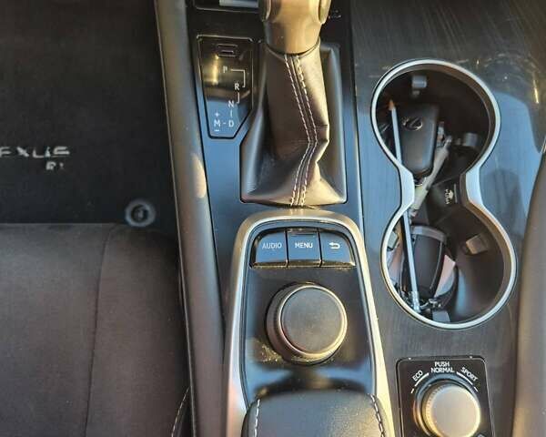 Білий Лексус РХ, об'ємом двигуна 2 л та пробігом 117 тис. км за 36000 $, фото 10 на Automoto.ua