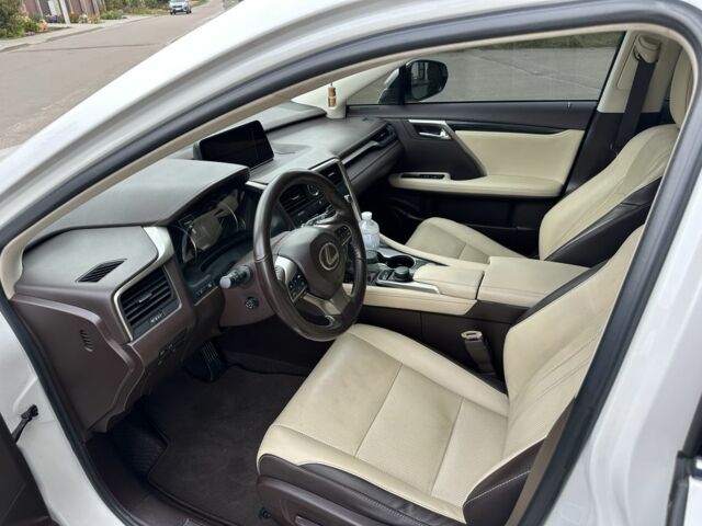 Лексус РХ 2018 в Кельменцах на Automoto.ua Белый Лексус РХ, объемом двигателя 2 л и пробегом 155 тыс. км за 32500 $, фото 3 на Automoto.ua