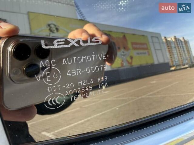 Белый Лексус РХ, объемом двигателя 2 л и пробегом 112 тыс. км за 44000 $, фото 34 на Automoto.ua
