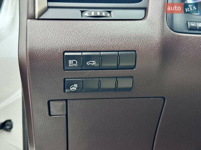 Лексус РХ 2018 в Киеве на Automoto.ua Белый Лексус РХ, объемом двигателя 3.46 л и пробегом 135 тыс. км за 29999 $, фото 28 на Automoto.ua