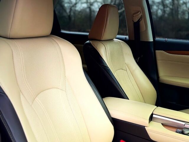 Белый Лексус РХ, объемом двигателя 3.5 л и пробегом 49 тыс. км за 37000 $, фото 10 на Automoto.ua