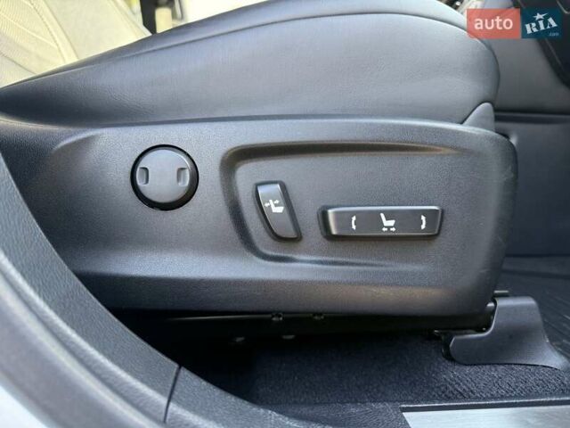 Белый Лексус РХ, объемом двигателя 2 л и пробегом 112 тыс. км за 44000 $, фото 45 на Automoto.ua