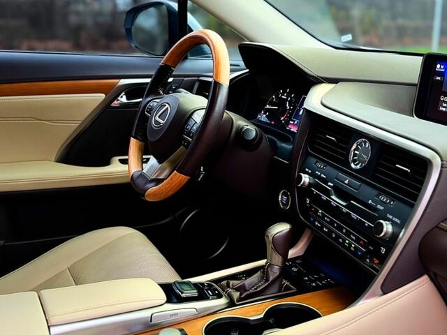 Белый Лексус РХ, объемом двигателя 3.5 л и пробегом 49 тыс. км за 37000 $, фото 7 на Automoto.ua